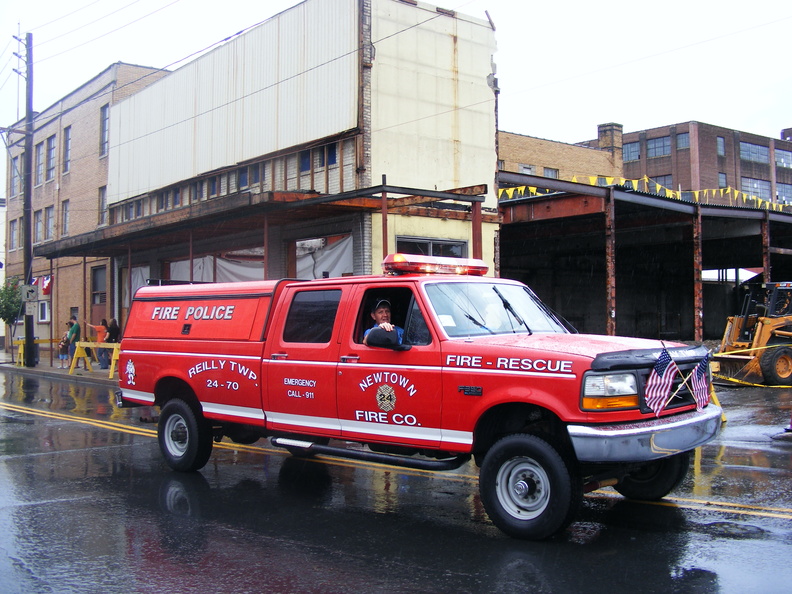 9_11 fire truck paraid 118.JPG